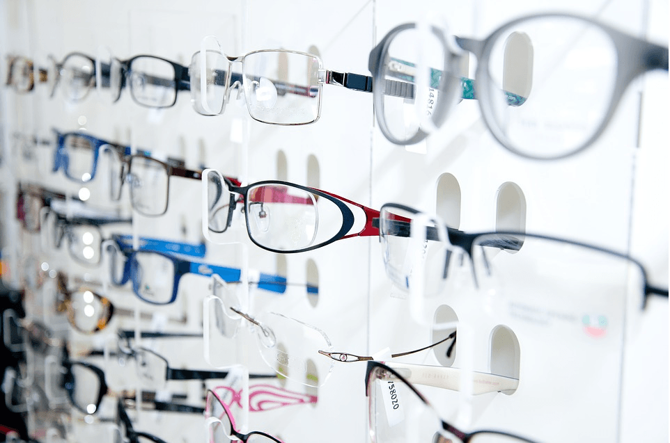 How to understand an eyeglass prescription?
