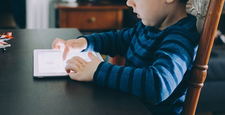 The use of screens by children under 5 years can be harmful for their development