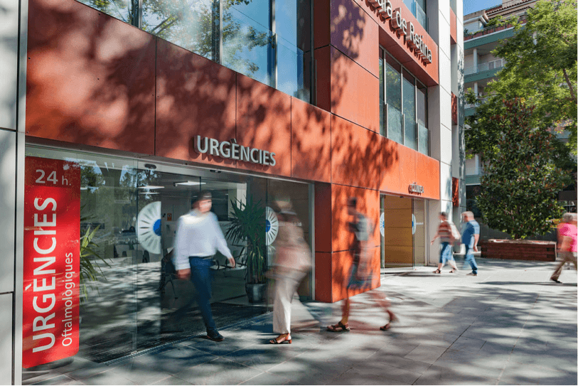 Entrada al edificio principal de ICR por la puerta de urgencias