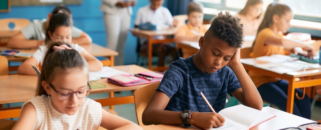 El rendiment escolar d'infants i adolescents es pot veure afectat per problemes de visió