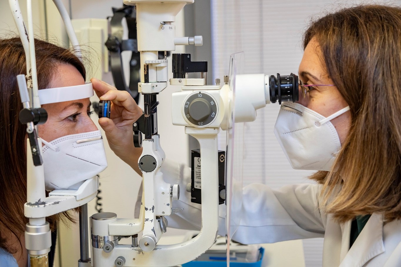 És compatible la cirurgia de cataractes amb la DMAE?