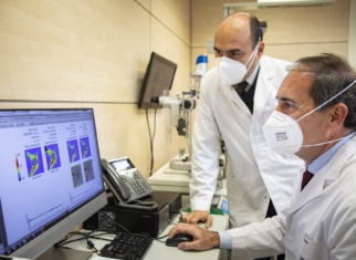 El Dr. Antón i el Dr. Muñoz a la consulta del Departament de Glaucoma