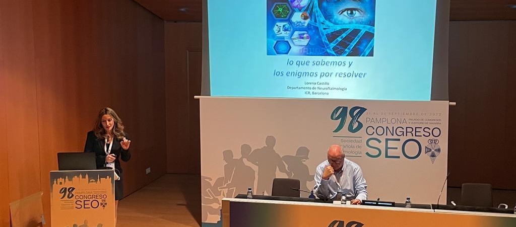 La Dra. Castillo a la seva ponència sobre Neuropatia Òptica Hereditària de Leber, al Congrés de la SEO