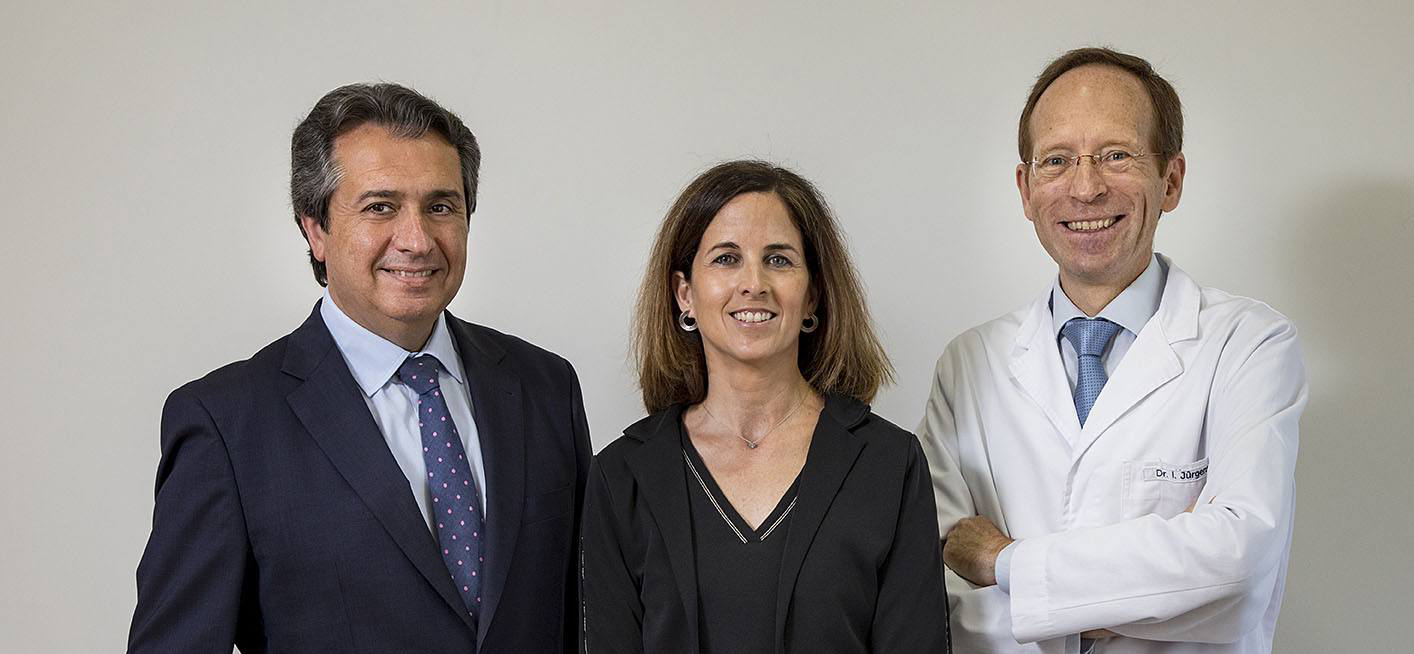 Retrato del equipo directivo de ICR: director gerente, consejera delegada y director médico.