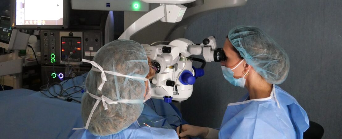 Transcurs a quiròfan d'una cirurgia combinada de cataracta i retina 