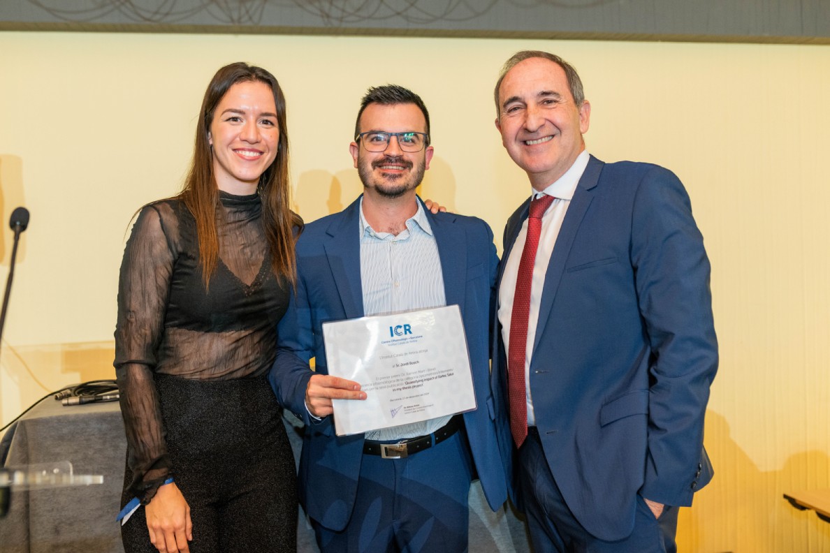 El coordinador d'infermeria Jordi Bosch ha recollit el premi en la categoria d'optometria i auxiliars