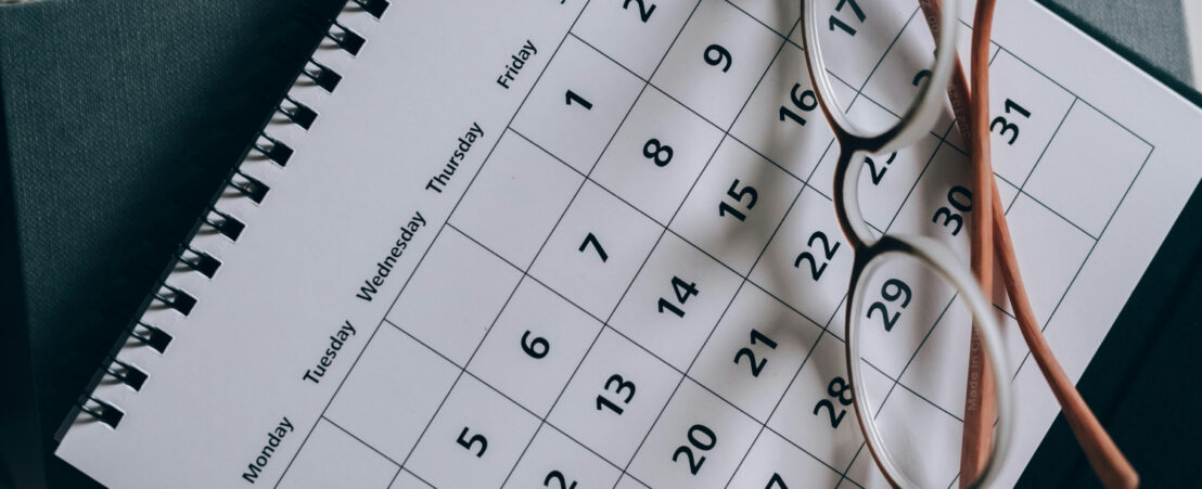 T'expliquem factors a tenir en compte a l'hora de valorar el millor moment per operar-se la vista i reduir la dependència de les ulleres.