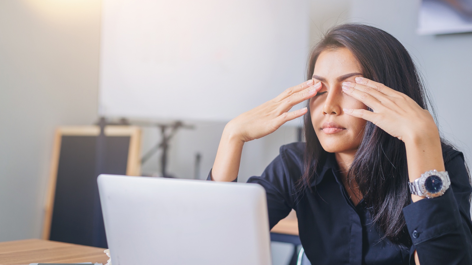 L'augment de l'ús de pantalles podria ser una de les causes de l'augment de l'ull sec entre persones joves.