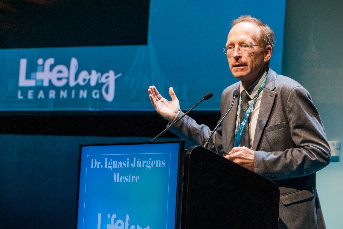 El Dr. Jürgens en una de sus ponencias en el LifeLong Learning 2025.