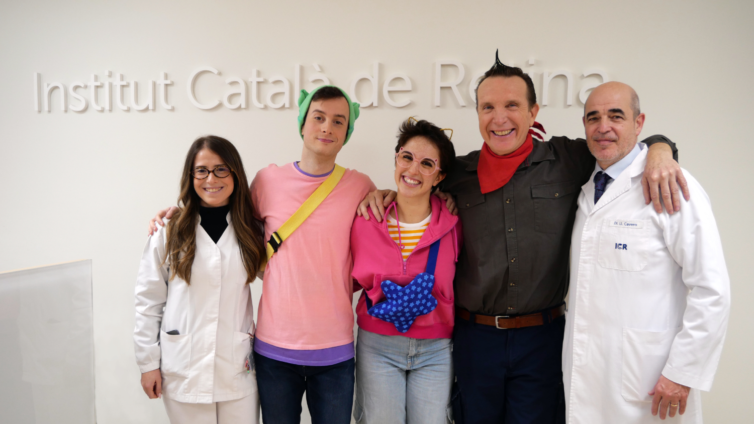 El TItó, la Tat i el John C, personatges de la sèrie "Titó" de SX3, van visitar l'Institut Català de Retina