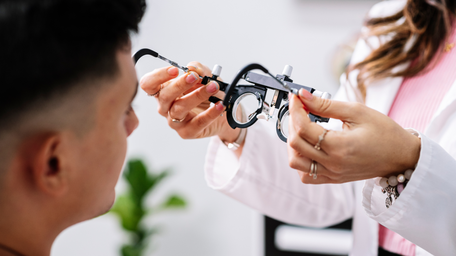 El Dr. Cavero destaca al seu estudi la importància d'ajustar bé i de manera personalitzada a cada pacient les lents de desenfocament perifèric