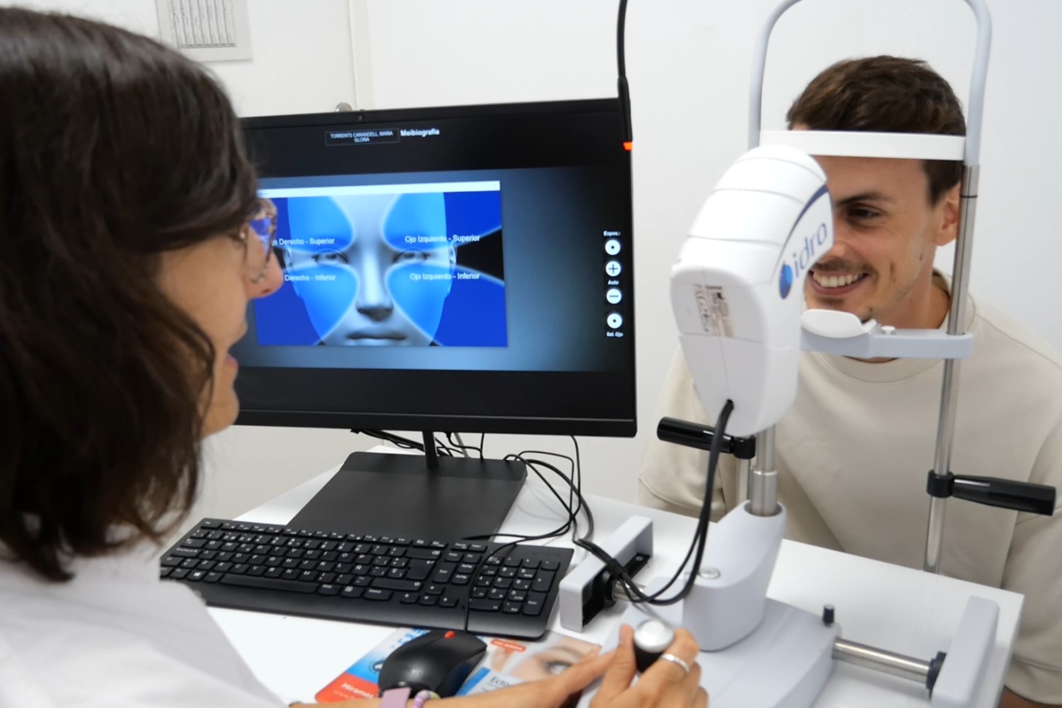 Un pacient es fa una prova per diagnosticar l'ull sec